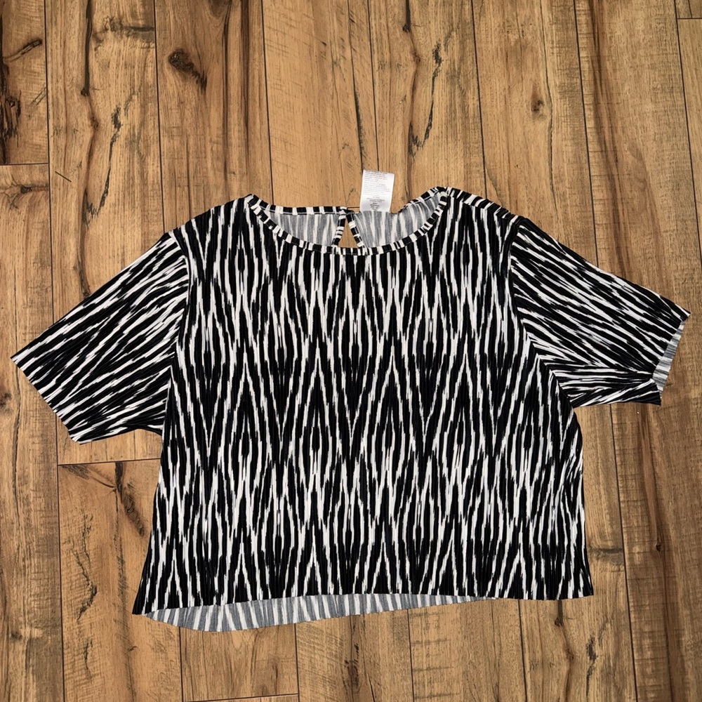 Black and white top